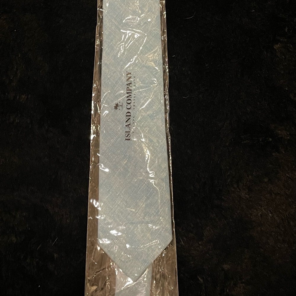 Men’s Linen light blue tie NWT